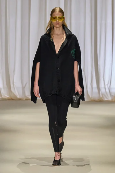 Look 24